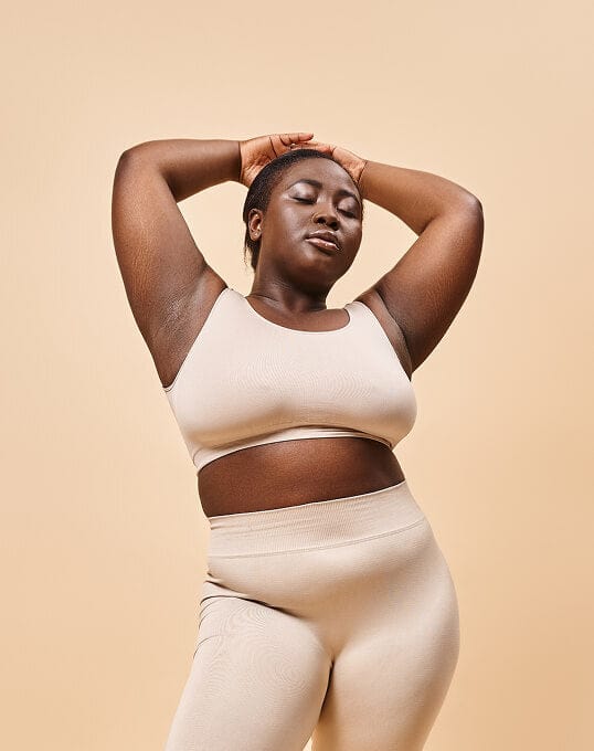 Woman with dark skin showing Epilaser 980’s 3-month results